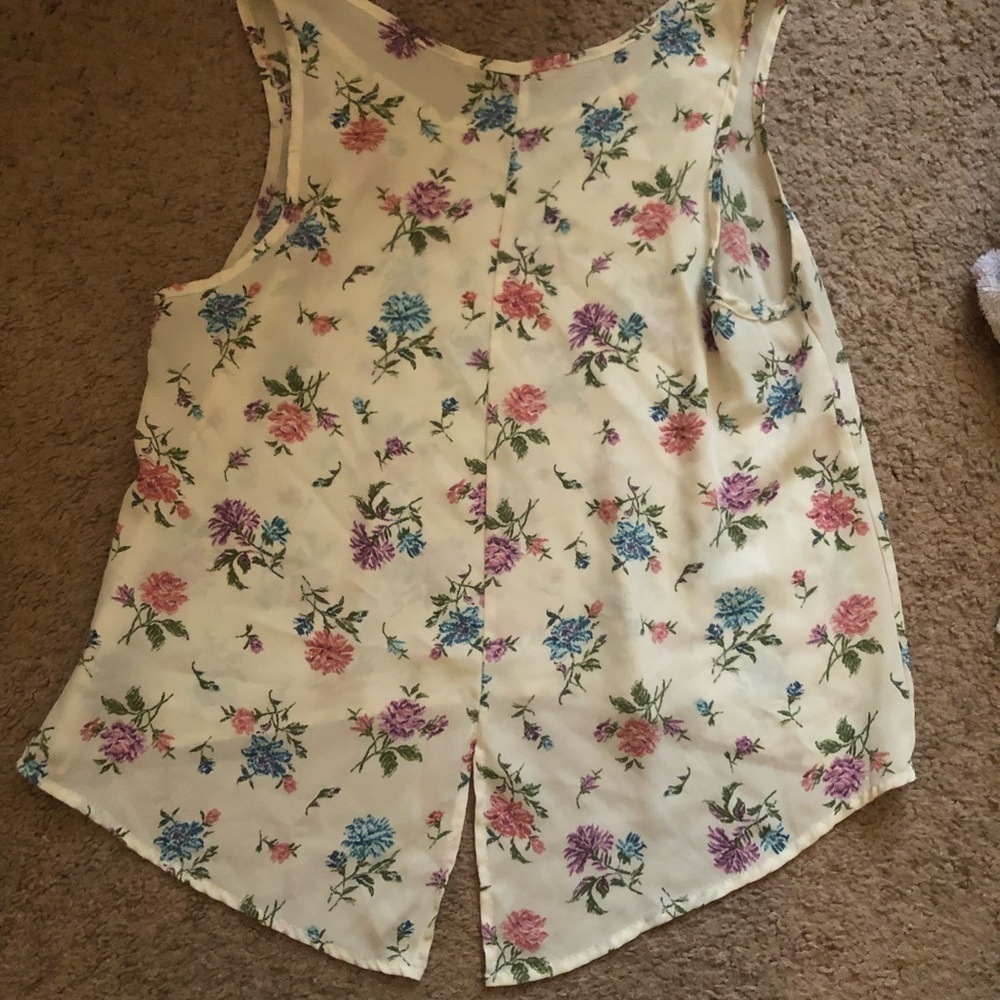 Floral Split Back Tank - Picture 2 of 4